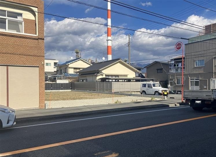 前面道路含む外観