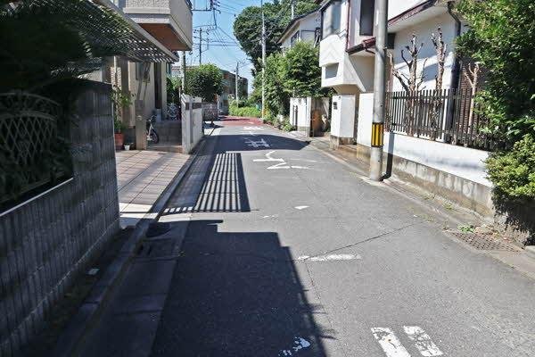 前面道路含む外観