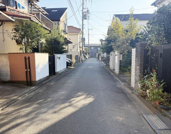 前面道路含む外観