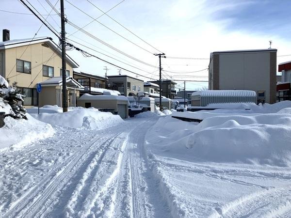 前面道路含む外観