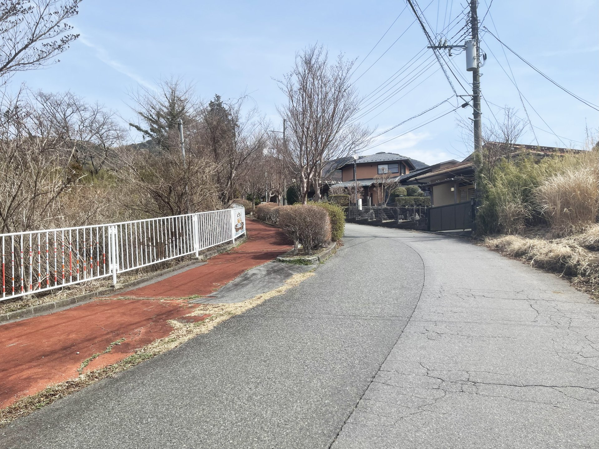 前面道路含む外観