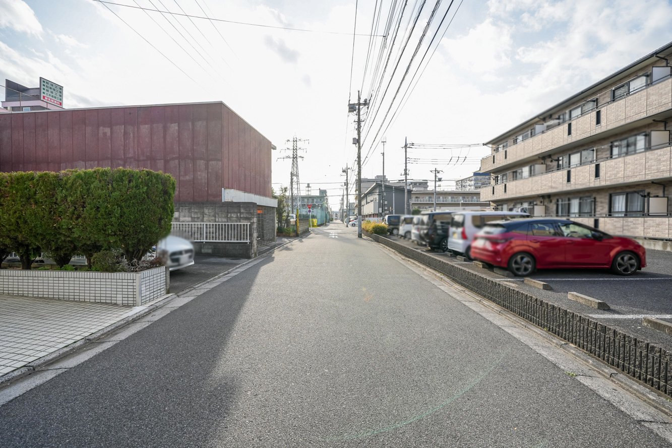 前面道路含む外観