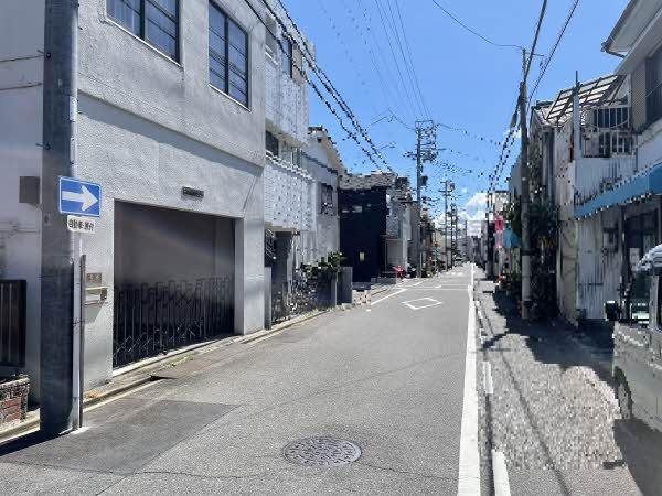 前面道路含む外観