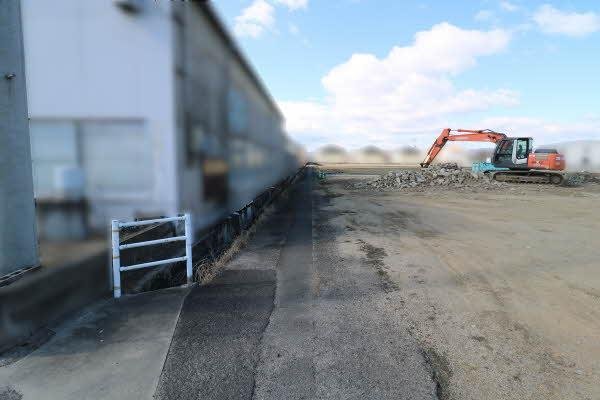 前面道路含む外観