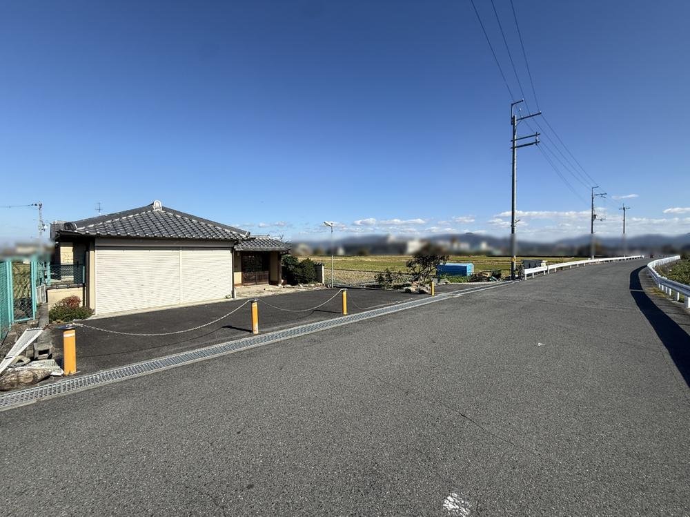 前面道路含む外観