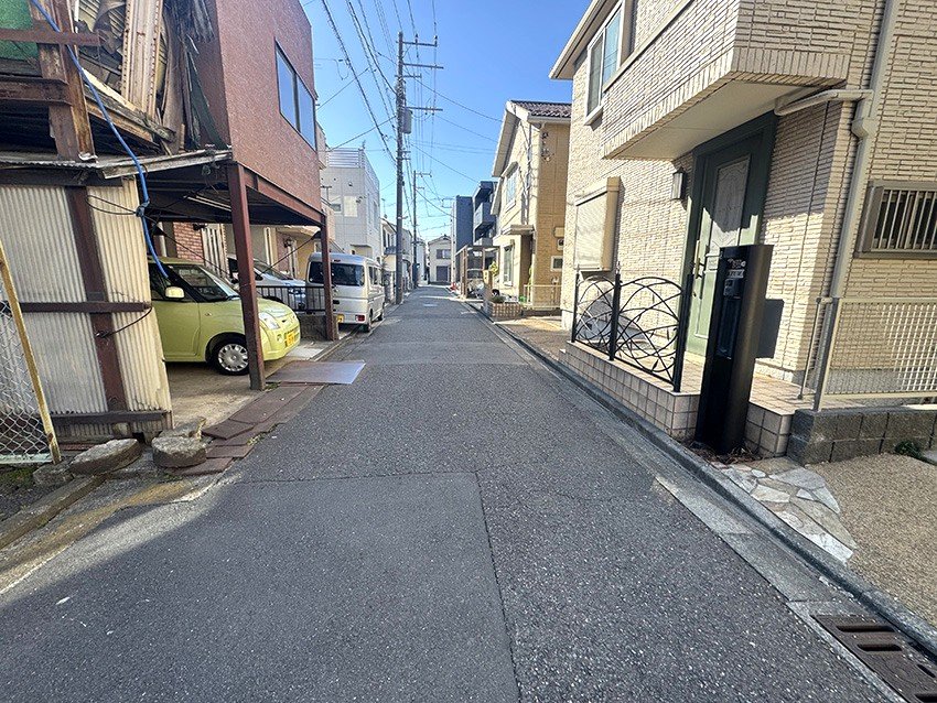 前面道路含む外観
