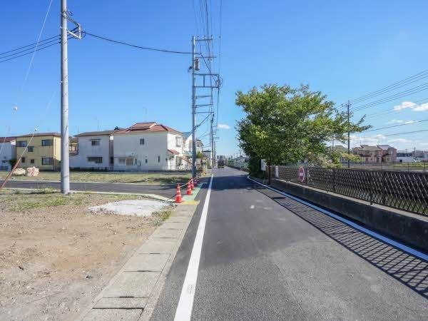 前面道路含む外観