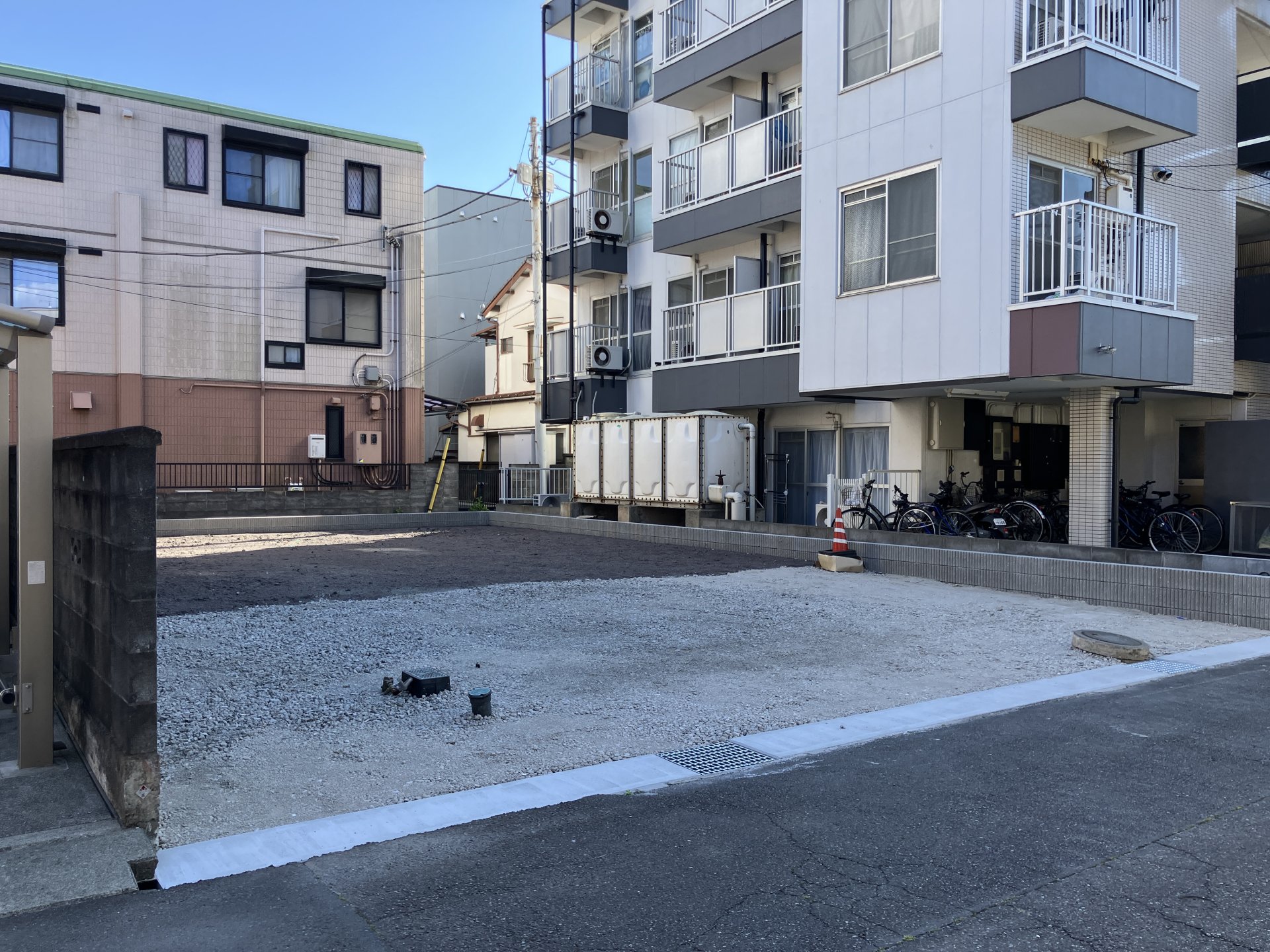 前面道路含む外観