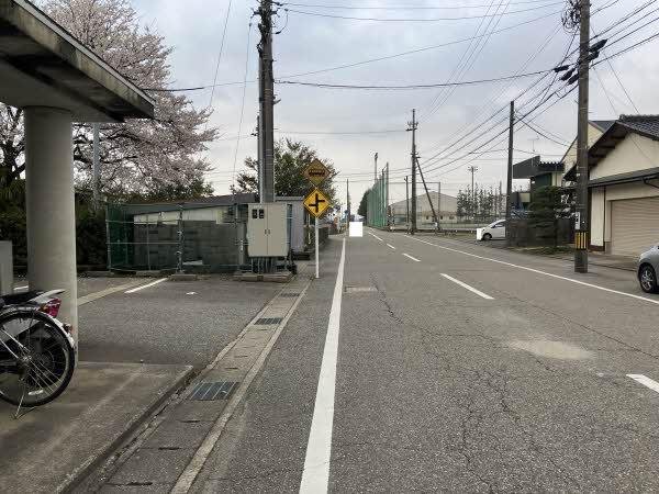 前面道路含む外観