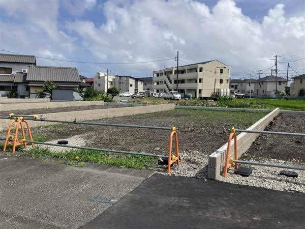 前面道路含む外観