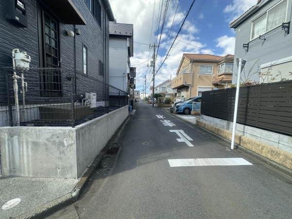 前面道路含む外観