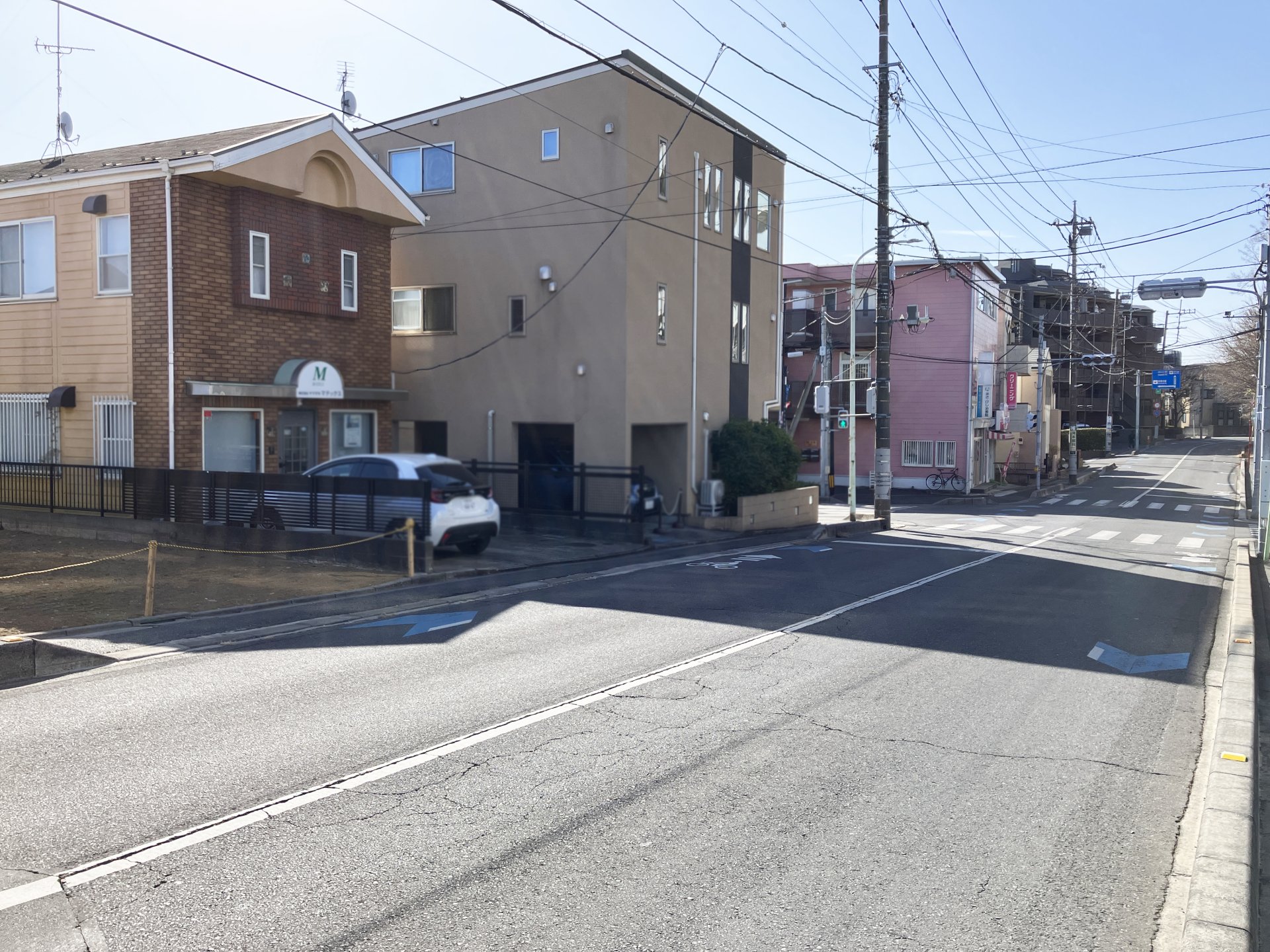 前面道路含む外観