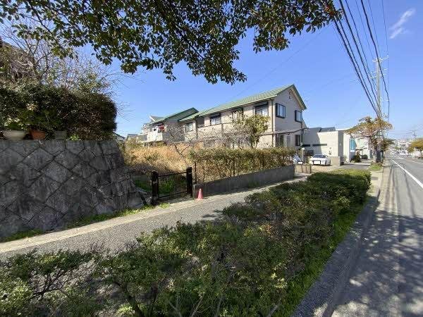 前面道路含む外観