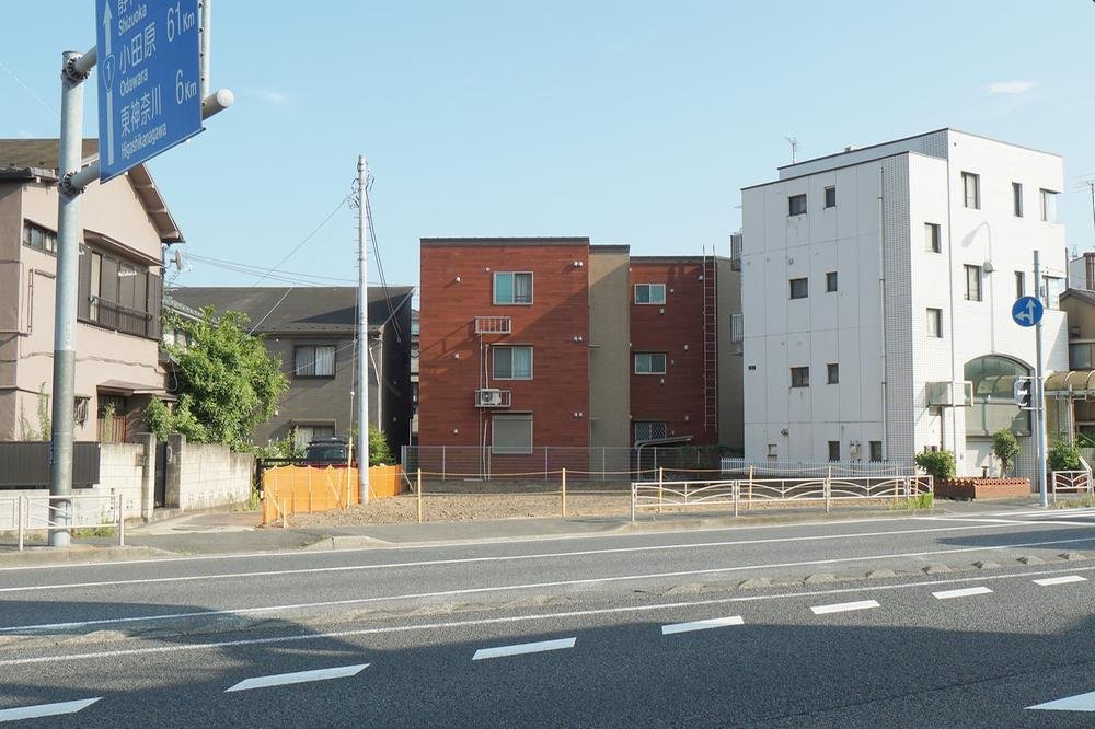 前面道路含む外観