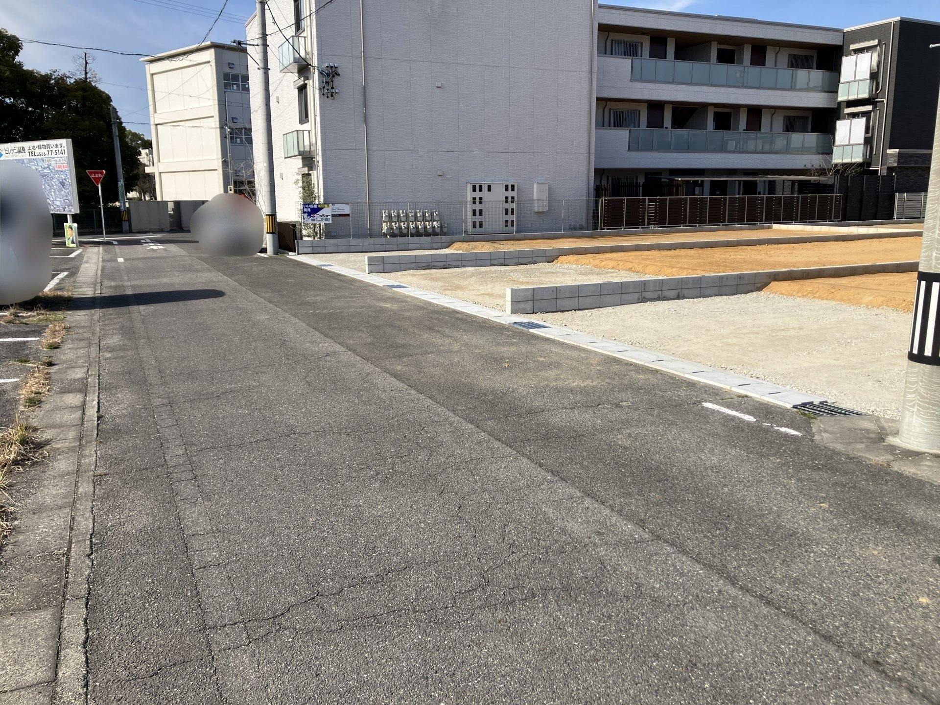 前面道路含む外観