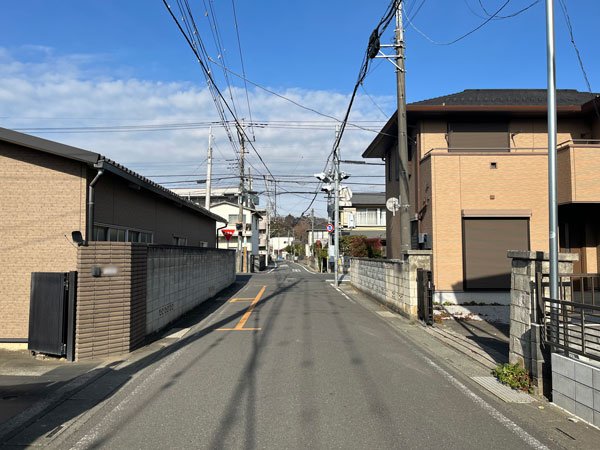 前面道路含む外観