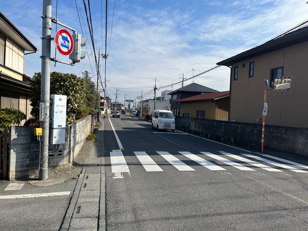 前面道路含む外観