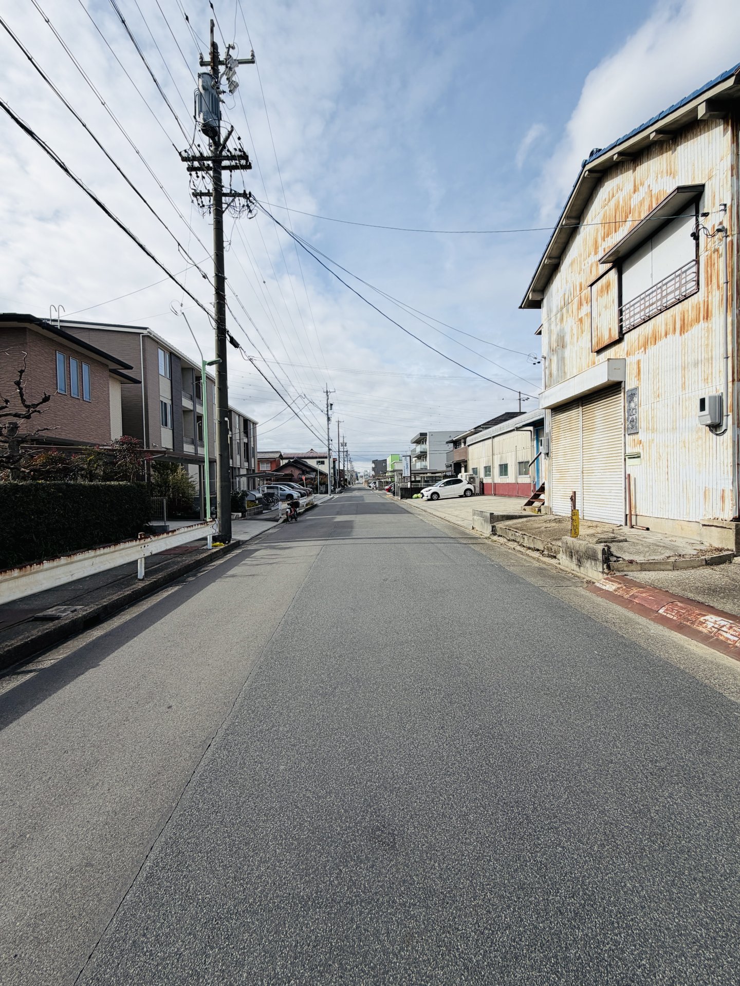 前面道路含む外観