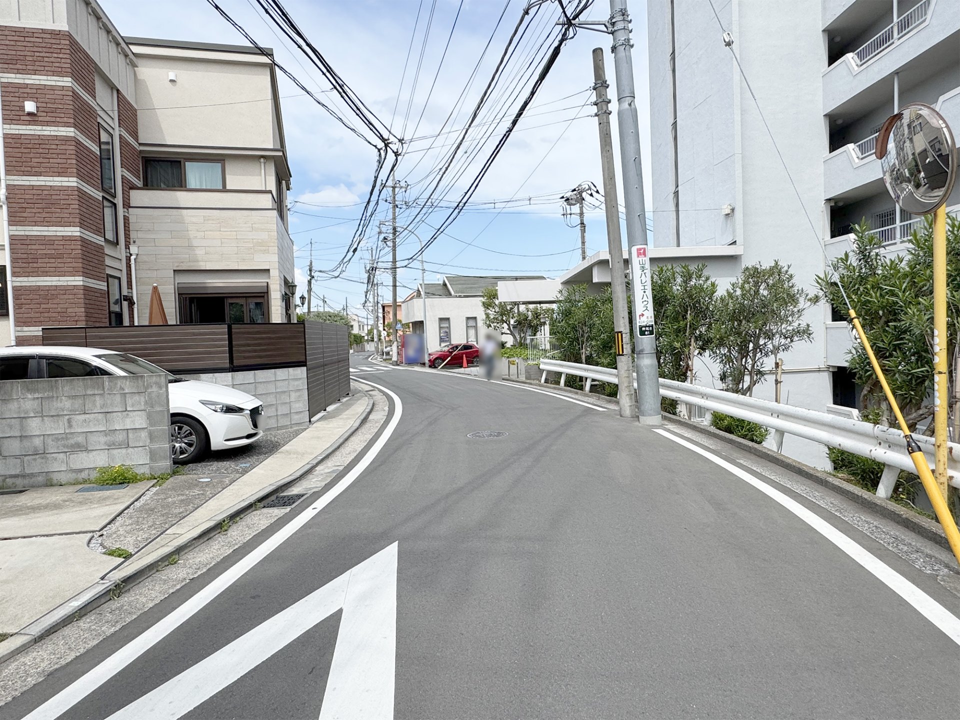 前面道路含む外観