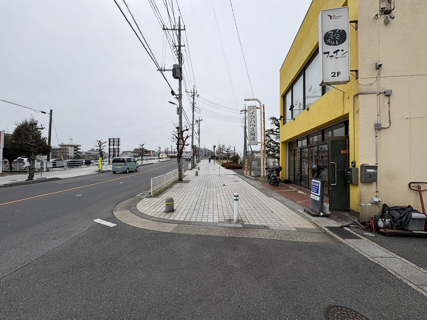 前面道路含む外観