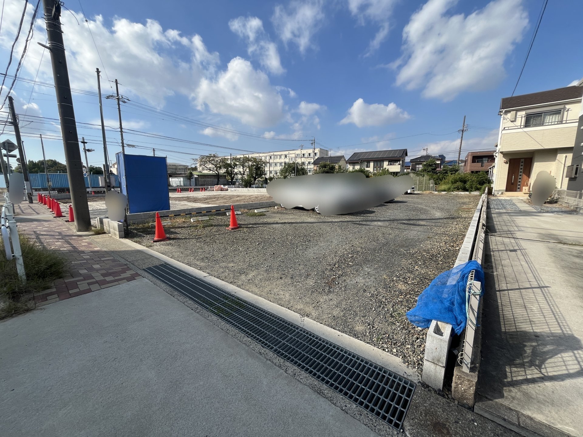 前面道路含む外観