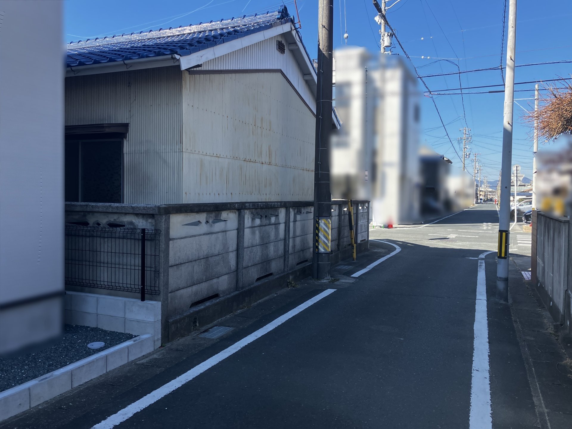 前面道路含む外観