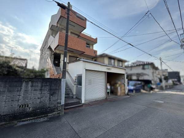 前面道路含む外観