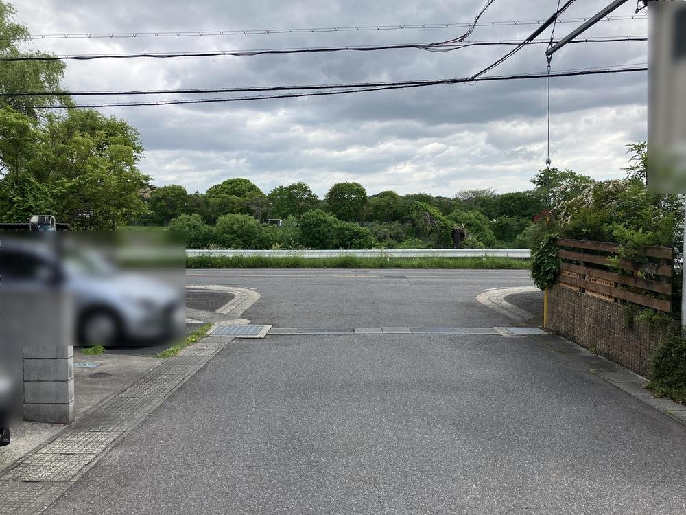 前面道路含む外観