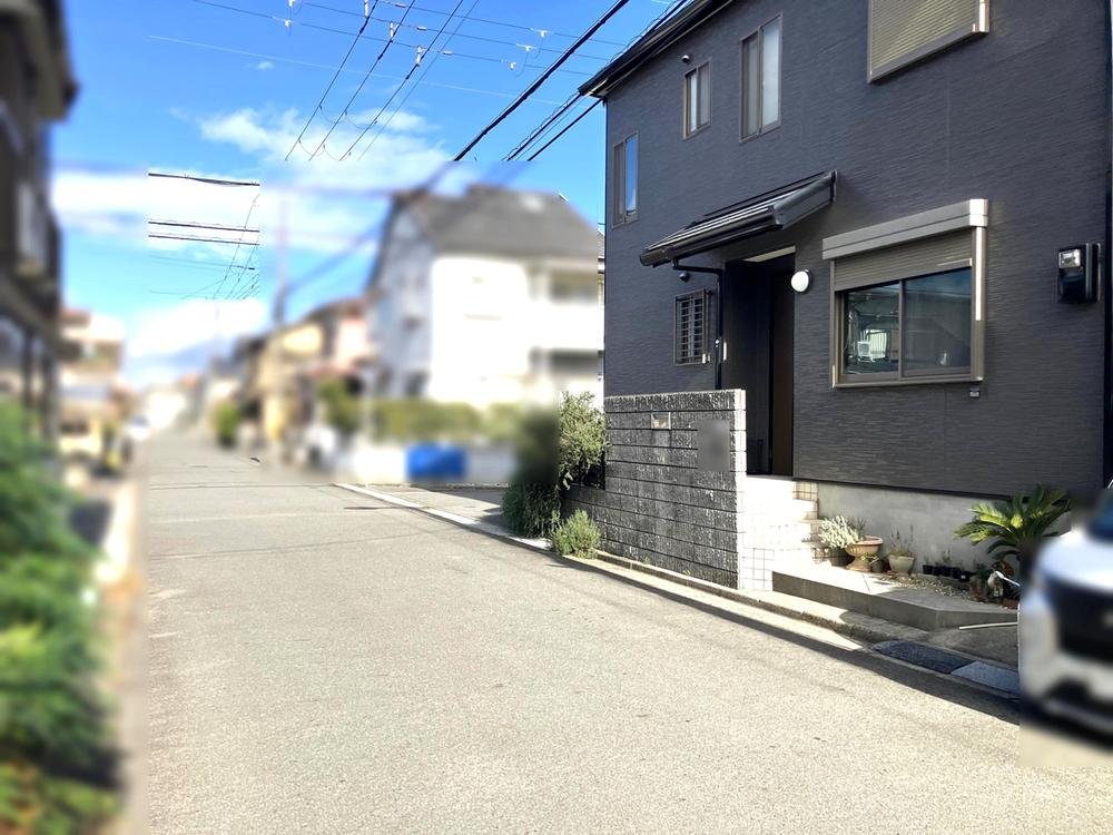 前面道路含む外観