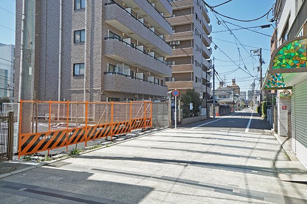 前面道路含む外観