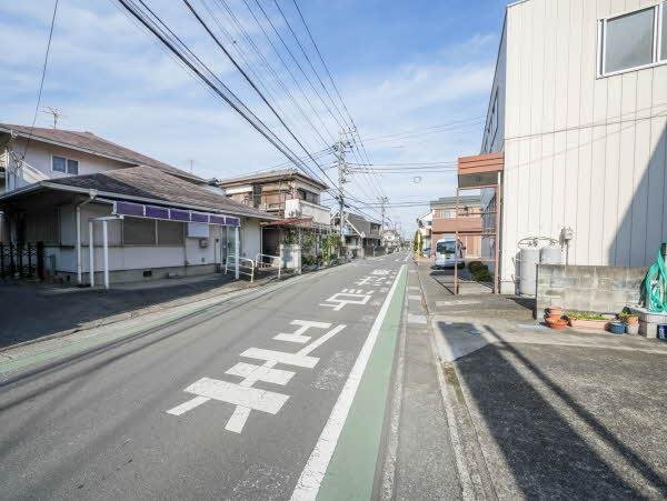 前面道路含む外観