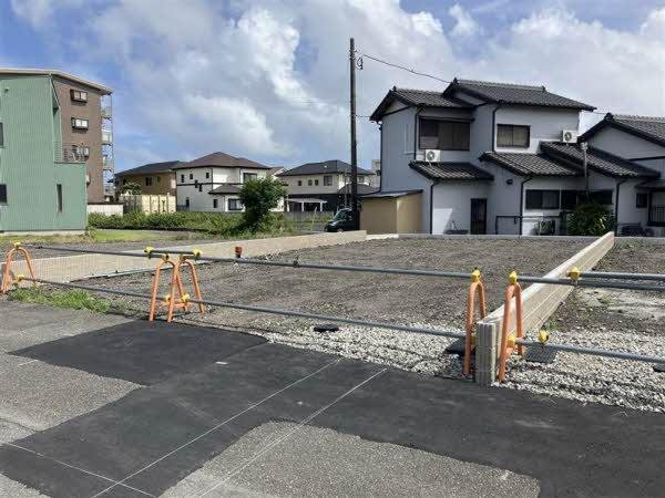 前面道路含む外観