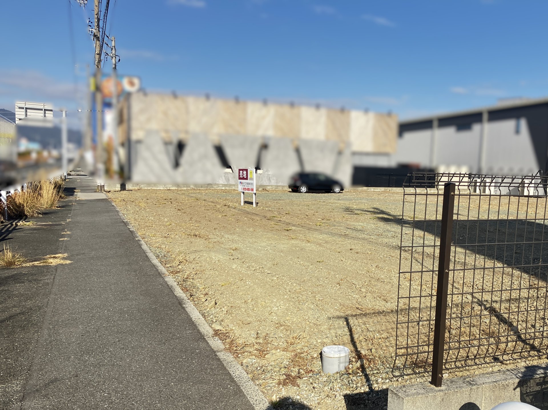 前面道路含む外観