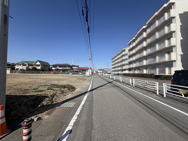 前面道路含む外観