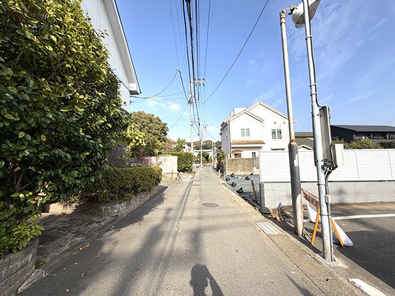 前面道路含む外観