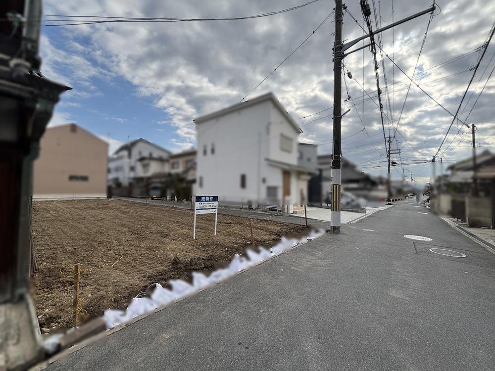 前面道路含む外観