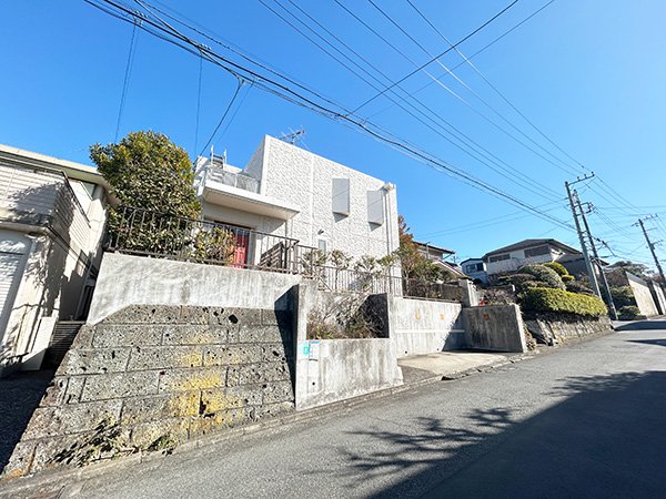 前面道路含む外観