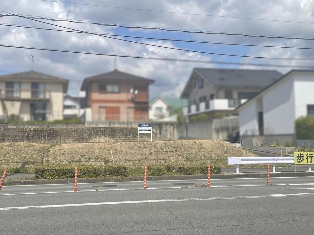 前面道路含む外観