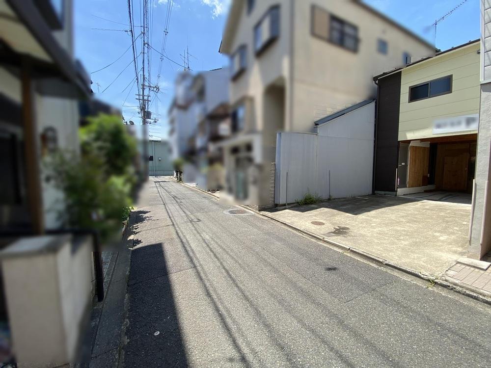 前面道路含む外観