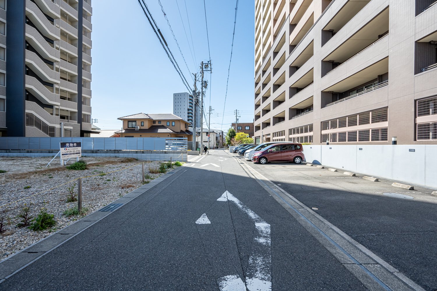 前面道路含む外観