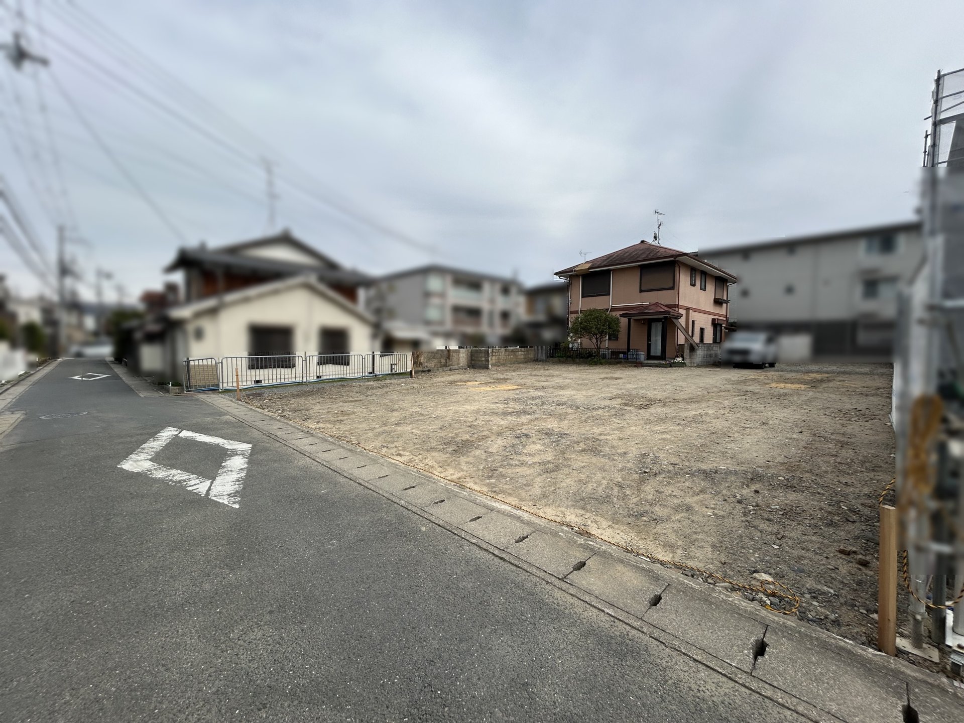 前面道路含む外観