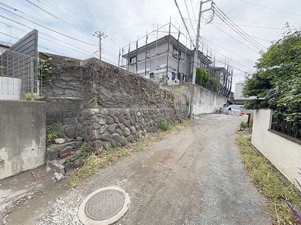 前面道路含む外観