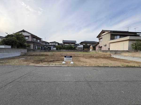 前面道路含む外観