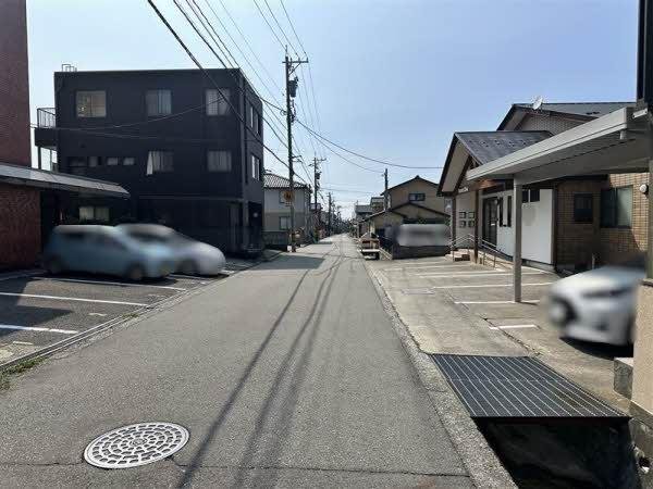 前面道路含む外観