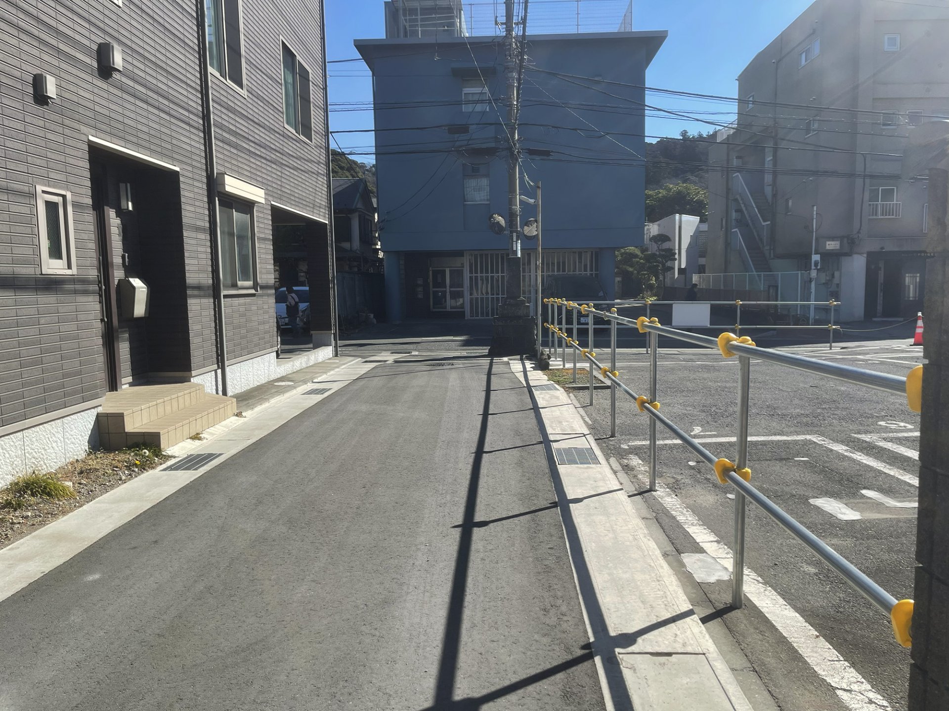 前面道路含む外観