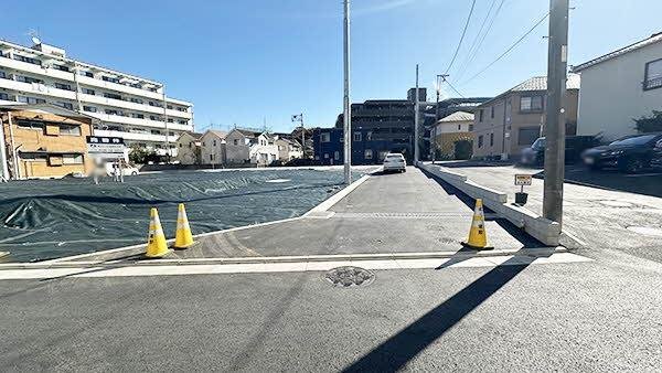 前面道路含む外観