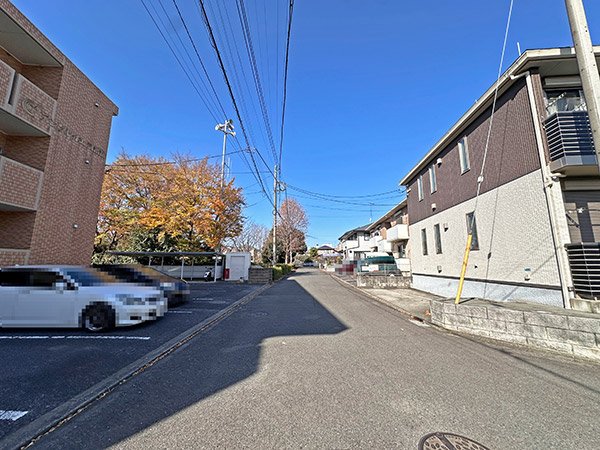 前面道路含む外観