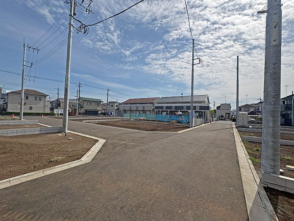 前面道路含む外観