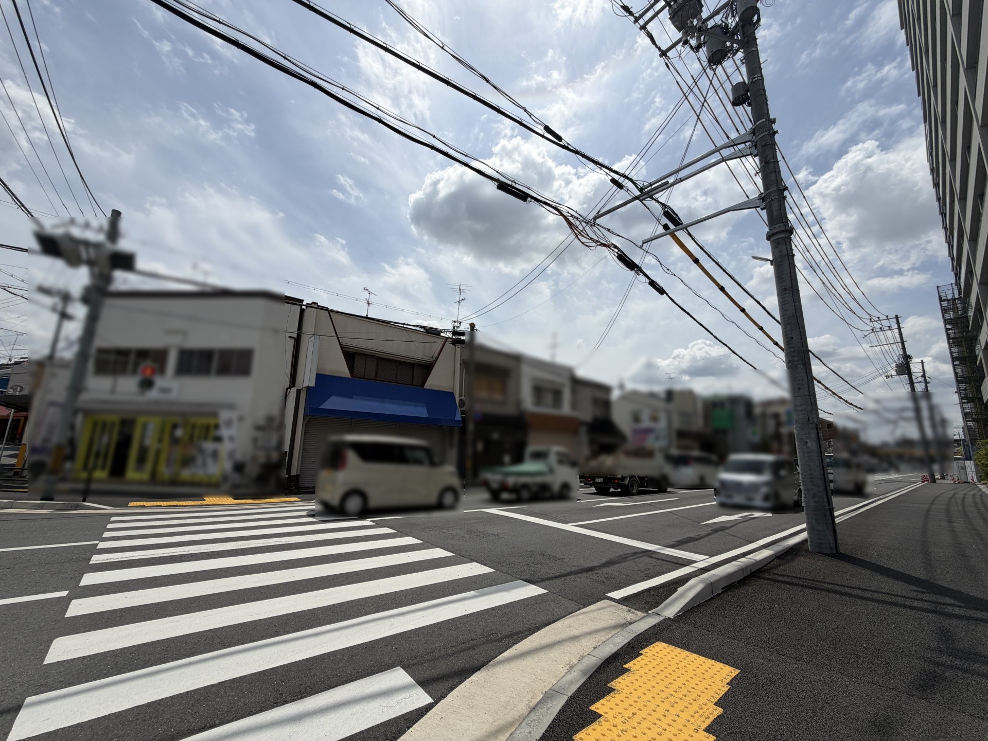 前面道路含む外観