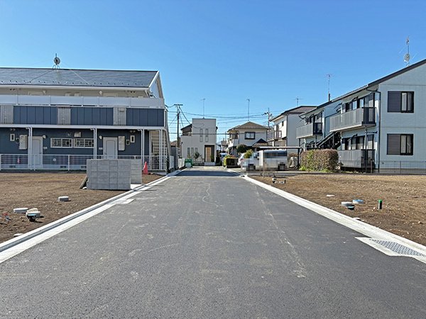 前面道路含む外観